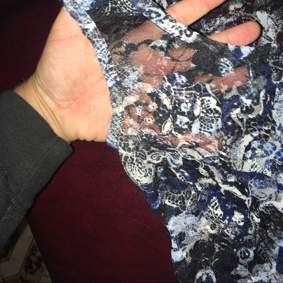 Size M Almost Famous Sheer Lace Tank Blue Wht - Picture 5 of 8